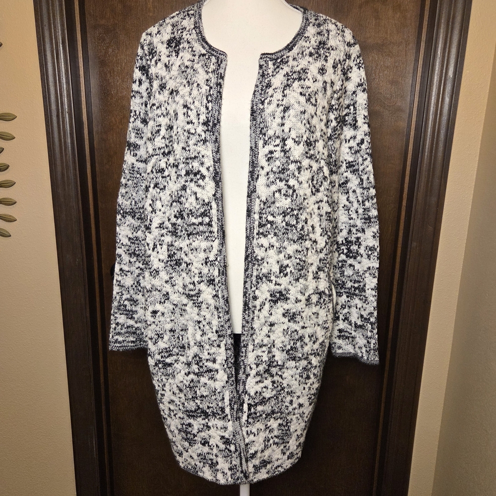 Dana Buchman White & Black Knit Cardigan